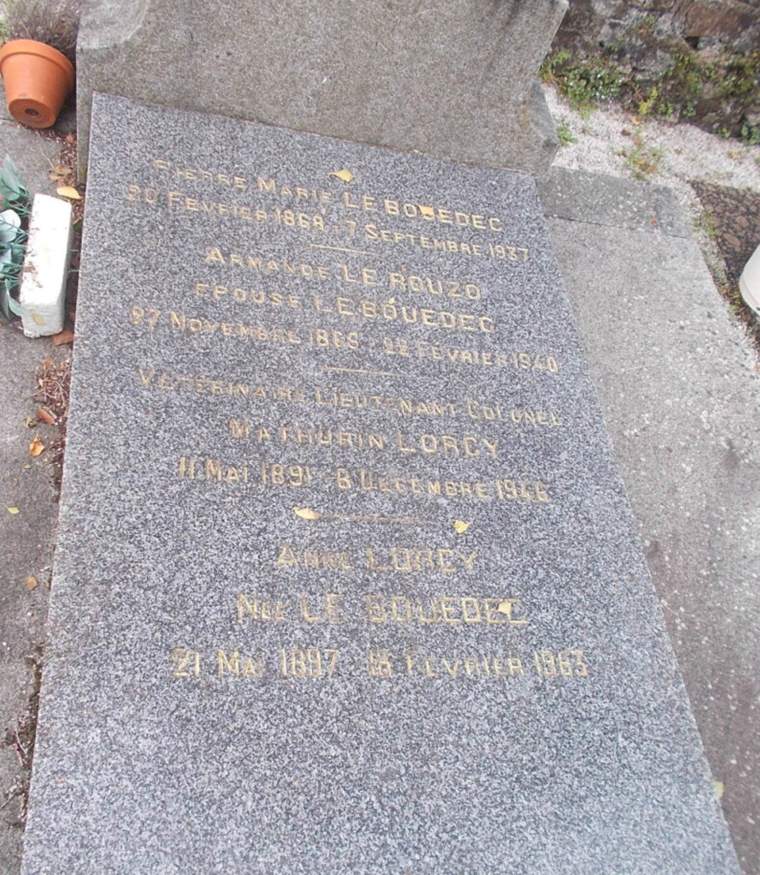 Tombe